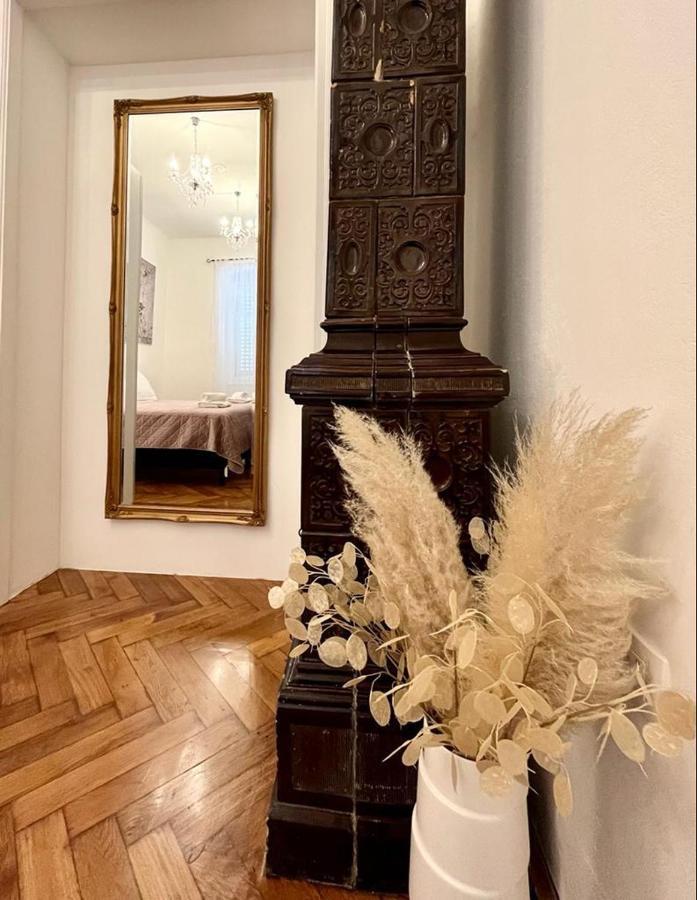 Lux Apartmans Pola Esterno foto