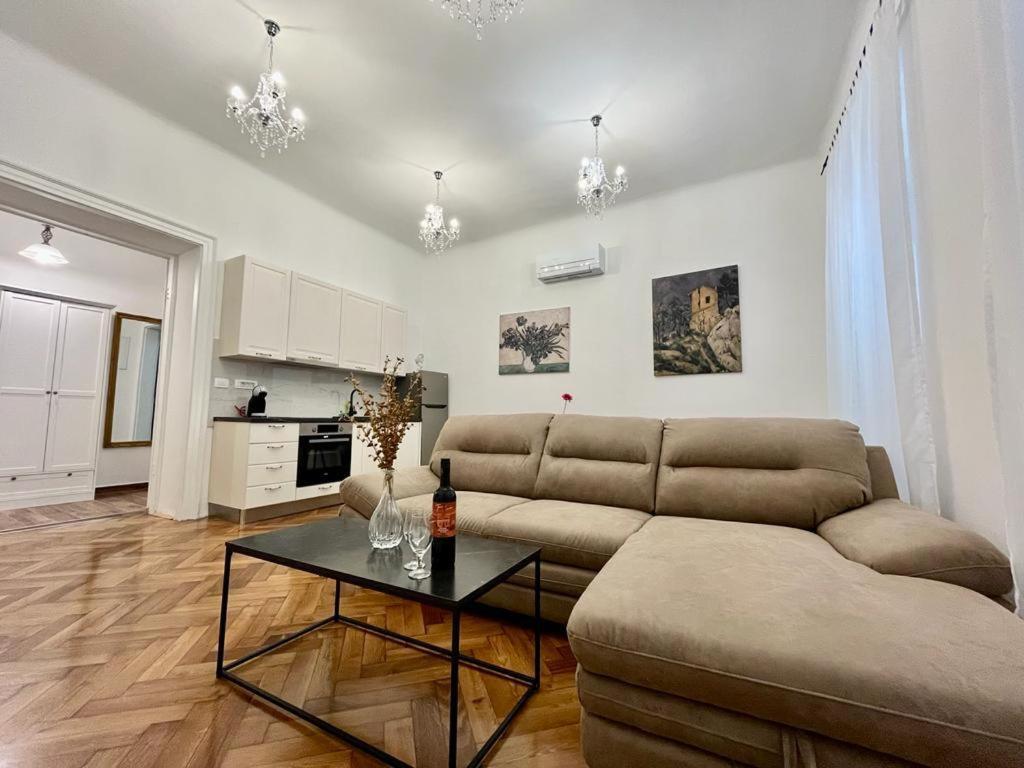 Appartamento Lux Apartmans Pola Esterno foto