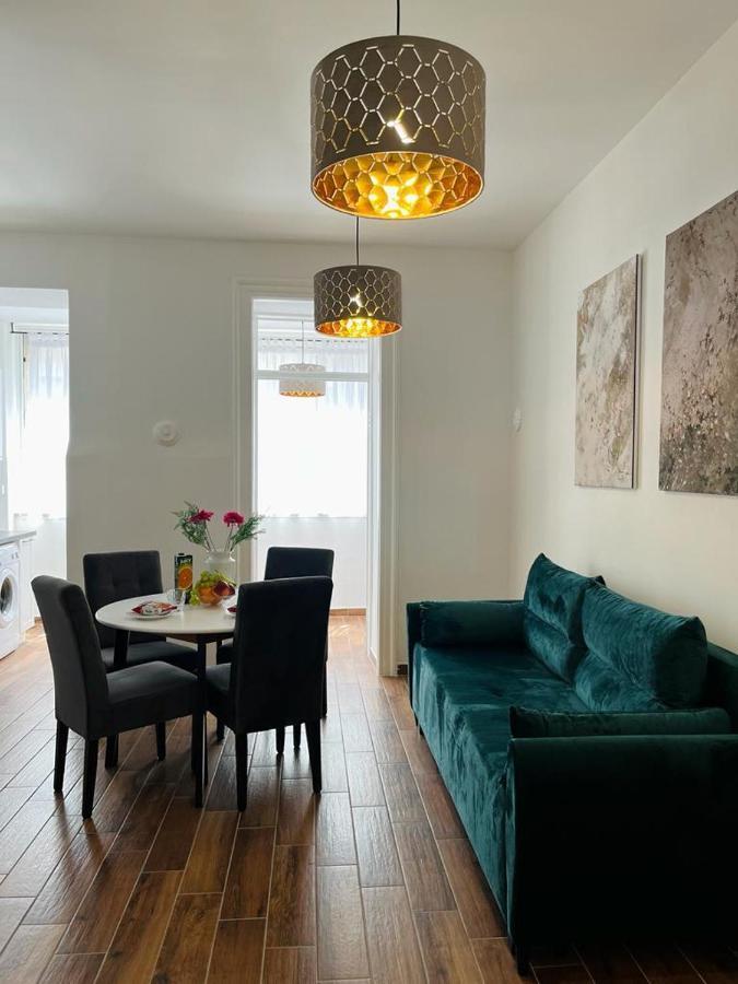Lux Apartmans Pola Esterno foto