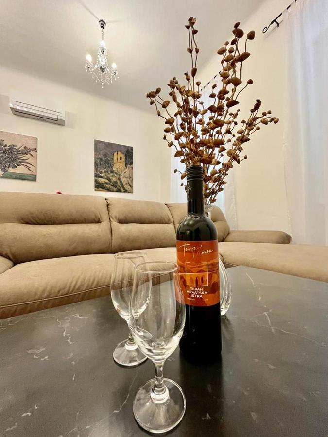 Appartamento Lux Apartmans Pola Esterno foto