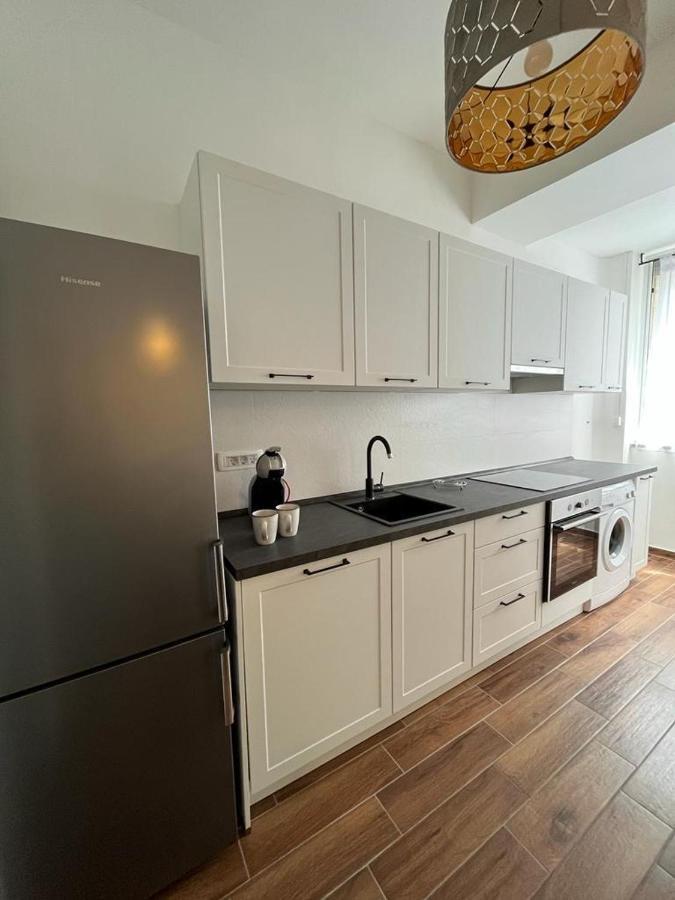 Lux Apartmans Pola Esterno foto