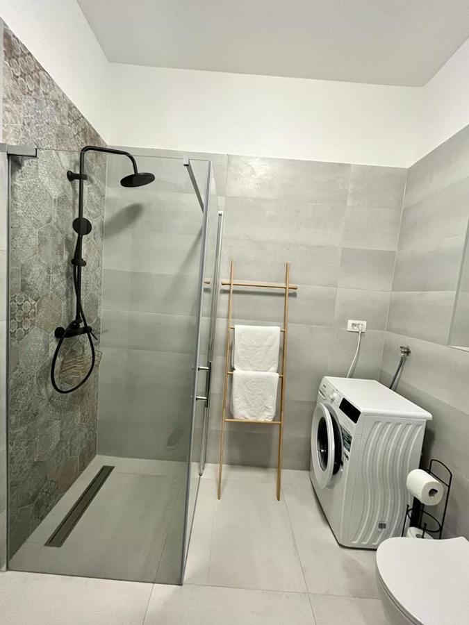 Lux Apartmans Pola Esterno foto
